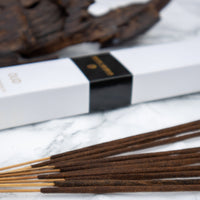 Mystic Arabian - Organic Hand-rolled incense sticks coated with oud & sage dust. Infused with smokey lavender, citrusy frankincense, patchouli & oud - Box of 10