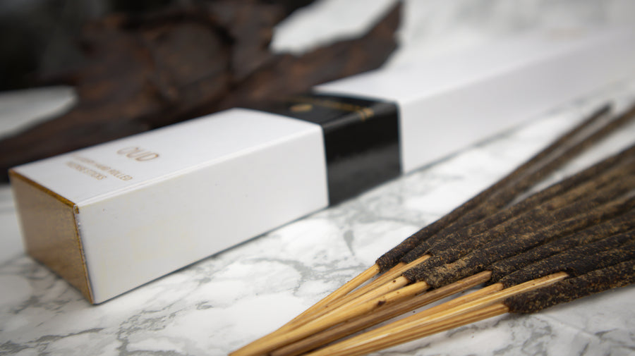 Egyptian Bakhoor - Organic Hand-rolled incense sticks coated with oud & sage dust.  Infused with smokey lavender, citrusy frankincense, patchouli & oud - Box of 10