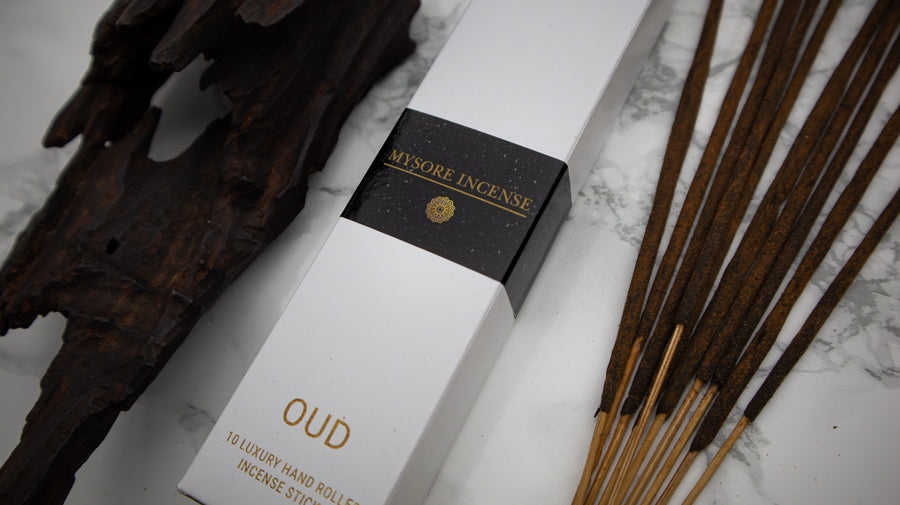 Mysore - Organic Hand-rolled incense sticks coated with oud and sandalwood dust. Infused with musk, sandlewood & oud. - Box of 10